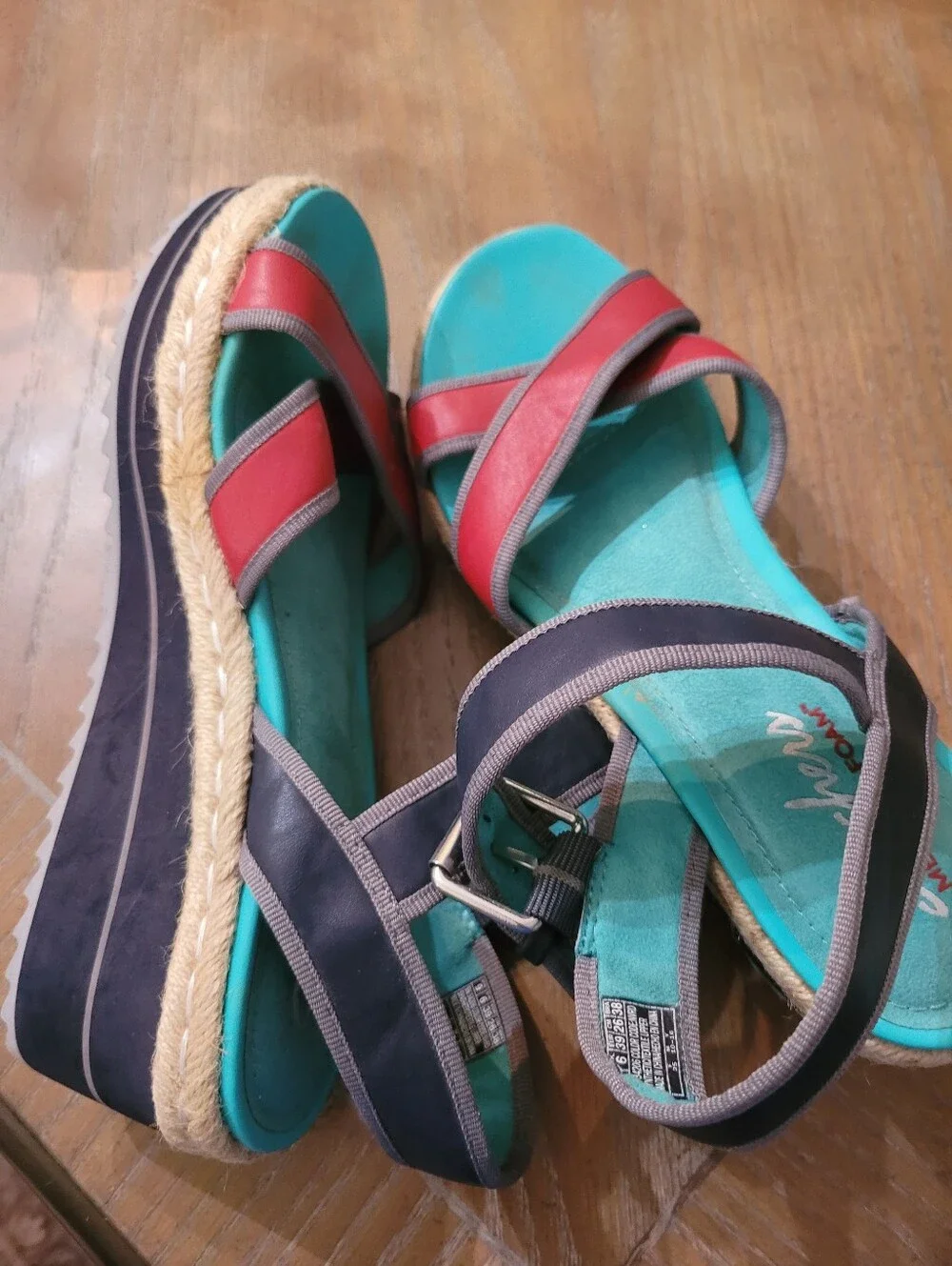 Sketchers Comfortable Memory Foam Ankle Straps Sandals Size 9!
